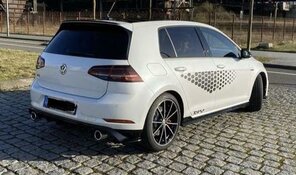 Gezocht: Opvallende VW Golf gezien bij ramkraak; voor duizenden euro’s aan kleding gestolen