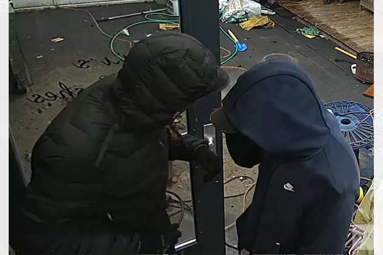 Gezocht: Politie zoekt woninginbrekers
