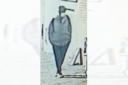 Politie zoekt mannen die scooter in Deventer stalen