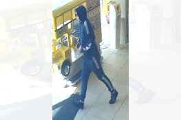 Gezocht: Wie is de getatoeëerde overvaller van de Jumbo in Deventer?