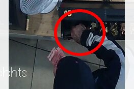 Gezocht: Wie is de getatoeëerde overvaller van de Jumbo in Deventer?