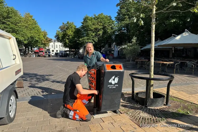 Eerste doneerrek voor flesjes en blikjes op de Brink