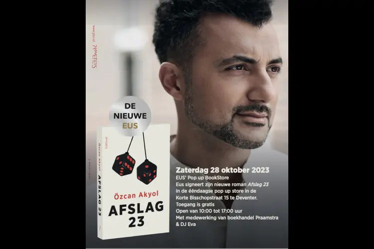 Özcan Akyol opent eigen boekhandel in Deventer
