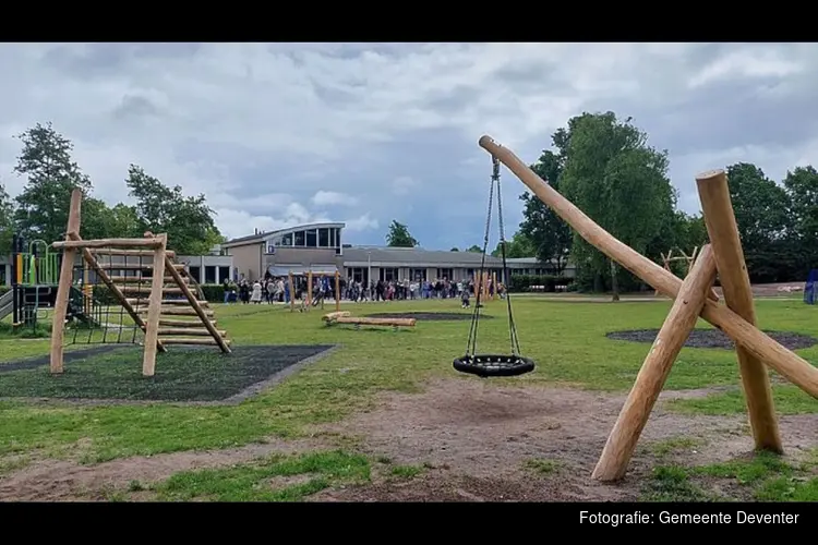 Vernieuwde speelplek Westerhuispad feestelijk geopend
