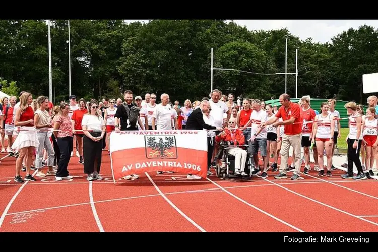 Vernieuwde atletiekbaan op sportpark Keizerslanden geopend