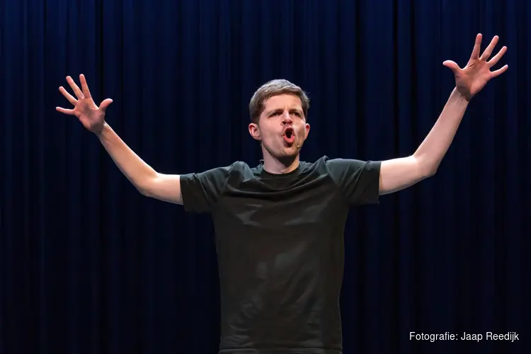 Hilarisch, droog en doordacht: cabaret op z’n Thjums