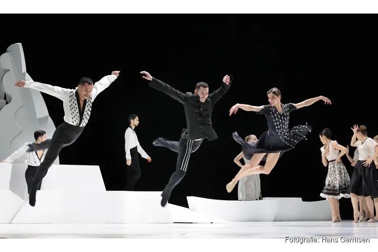 Introdans met succesvoorstelling Carmen in Deventer