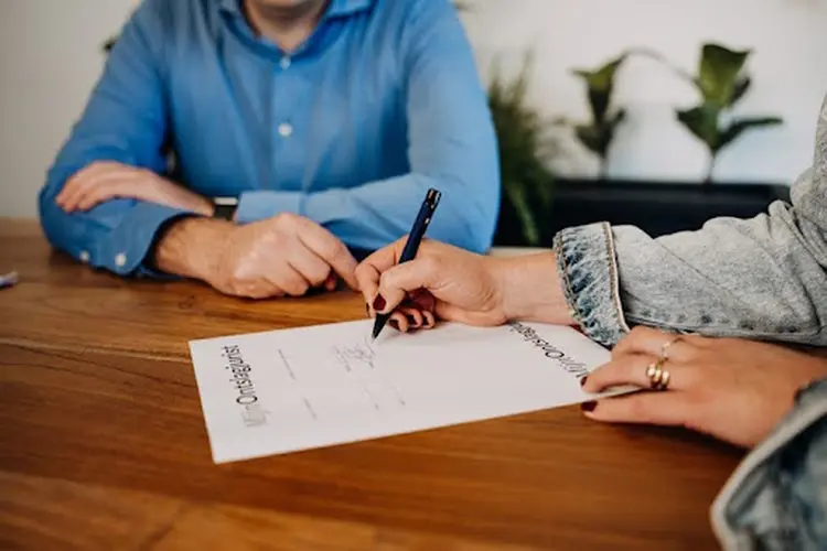 Meer risico op ontslag door reorganisaties, maar arbeidsmarkt biedt nog kansen