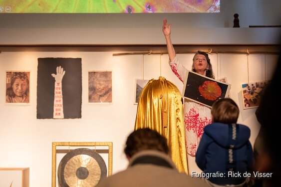 Hanneke Evink verbindt culturen in tentoonstelling ‘Thuis in Japan’