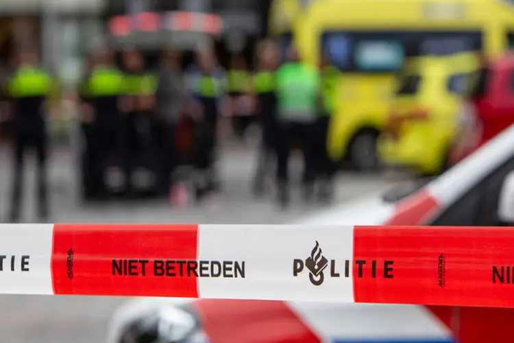 Lantaarnpaal gesneuveld nadat automobilist ertegenaan botst
