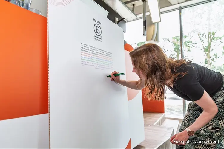 Drukwerkdeal behaalt B Corp™-certificering en schrapt waterflesjes uit het assortiment